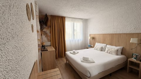 Premium Double Room | Desk, blackout drapes, free WiFi, bed sheets