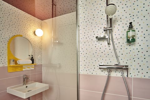 Triple Room | Bathroom | Shower, hair dryer, towels, soap
