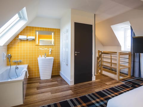 In-room safe, desk, laptop workspace, blackout drapes