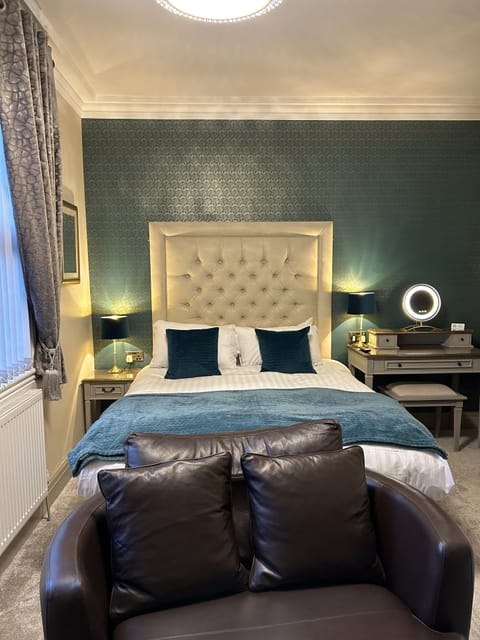 King Room En-Suite | Premium bedding, individually decorated, individually furnished