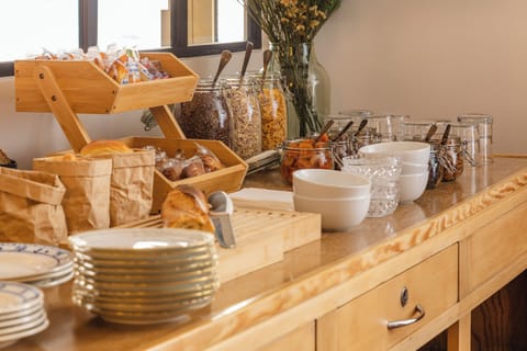 Daily continental breakfast (EUR 14 per person)