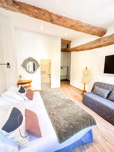 Deluxe Room | In-room safe, soundproofing, free WiFi, bed sheets