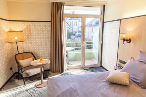 Premium bedding, minibar, in-room safe, desk