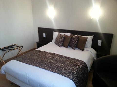 Standard Double Room | Premium bedding, desk, iron/ironing board, free WiFi
