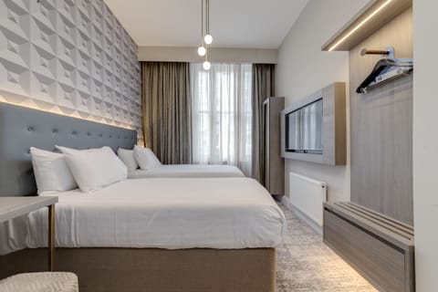 Executive Twin Room | In-room safe, desk, iron/ironing board, free WiFi