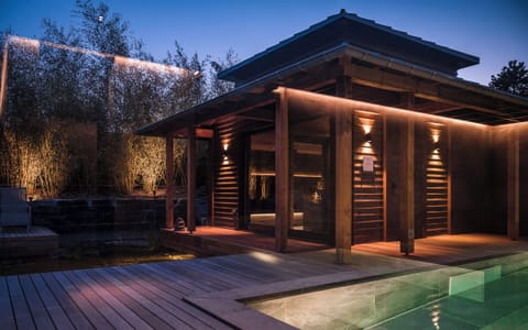 Couples treatment rooms, sauna, hot tub, steam room, Turkish bath
