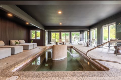 Indoor spa tub