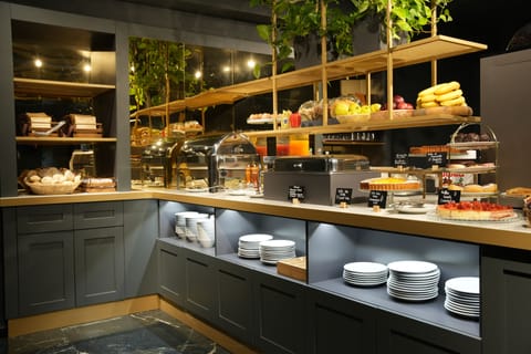 Daily buffet breakfast for a fee