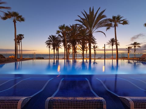 3 outdoor pools, pool umbrellas, sun loungers