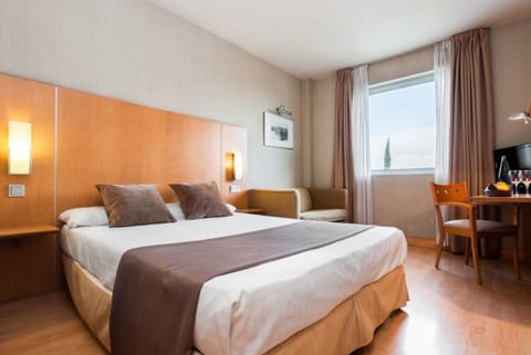 Minibar, in-room safe, desk, soundproofing