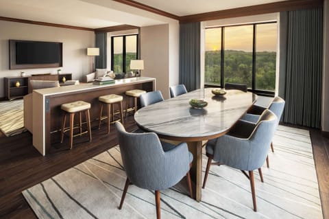 Premium bedding, pillowtop beds, in-room safe, desk