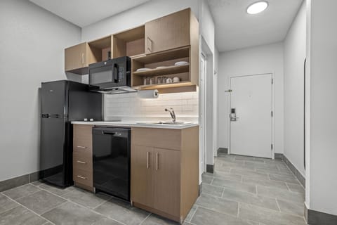 Desk, blackout drapes, iron/ironing board, free WiFi