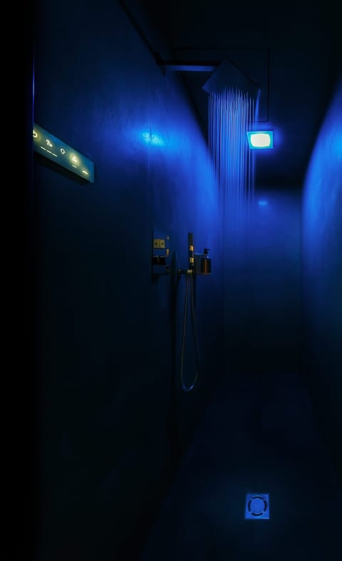 Suite with Balcony and Turkish Bath | Bathroom | Designer toiletries, hair dryer, slippers, bidet