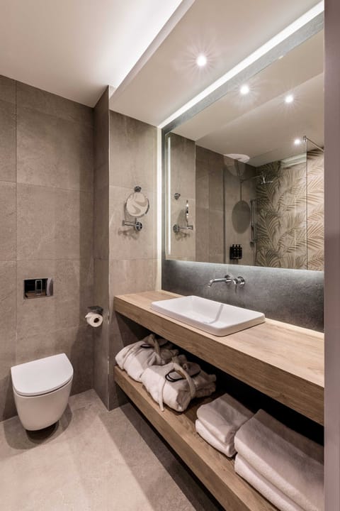 Privilege, Room, 1 King Bed | Bathroom | Shower, hydromassage showerhead, free toiletries, hair dryer