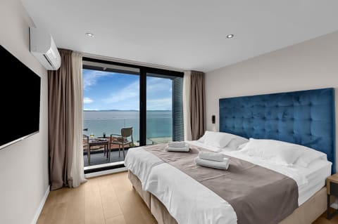 Double Room With Sea/Pool View | In-room safe, desk, blackout drapes, bed sheets