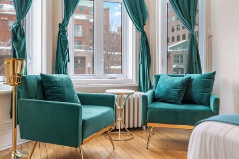 Superior Room | Living area | Flat-screen TV