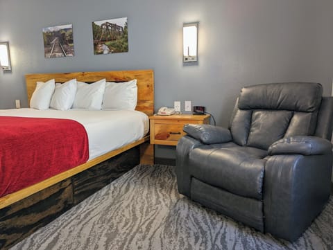 Room, 1 King Bed | In-room safe, iron/ironing board, rollaway beds, free WiFi