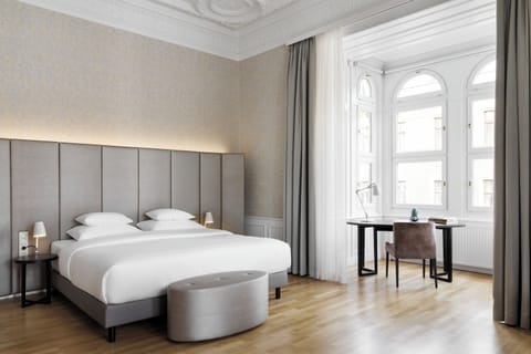 Junior Suite, 1 King Bed | Premium bedding, in-room safe, individually decorated, desk