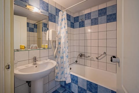 Studio | Soundproofing, free cribs/infant beds, free WiFi