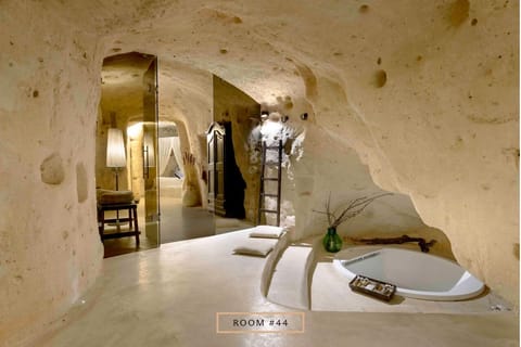 Grotta Superior Patio | Minibar, in-room safe, soundproofing, iron/ironing board