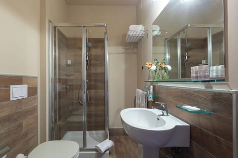 Executive Condo, 1 Bedroom | Bathroom | Shower, rainfall showerhead, free toiletries, hair dryer
