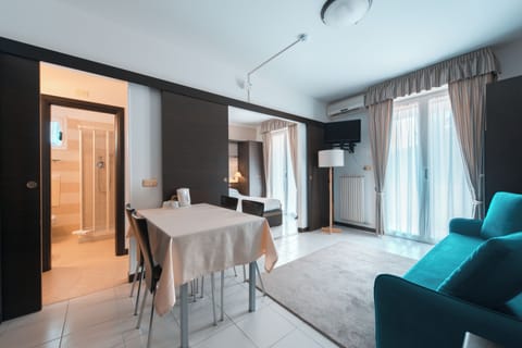 Executive Condo, 1 Bedroom | Living area | 32-inch TV with digital channels