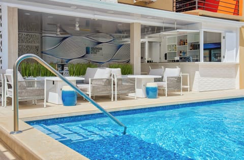 Poolside bar