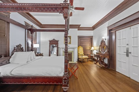 Suite, 1 King Bed, Non Smoking | Individually decorated, individually furnished, iron/ironing board