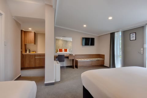 Family Room | Desk, iron/ironing board, WiFi (free), bed sheets