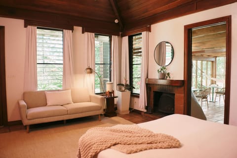 Estate Cottage | Hypo-allergenic bedding, in-room safe, individually decorated