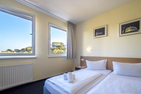 Double Room | Minibar, in-room safe, blackout drapes, soundproofing