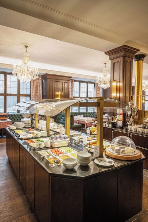 Daily buffet breakfast for a fee
