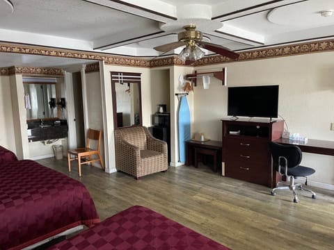 Standard Double Room | Desk, WiFi (free), bed sheets