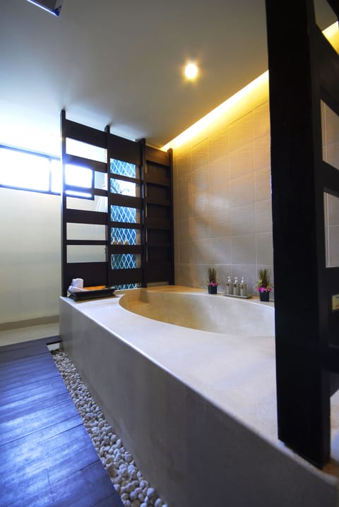 Orchid Family Suite (2 Bedrooms) | Bathroom | Separate tub and shower, free toiletries, hair dryer, bathrobes