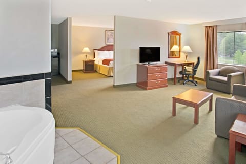 Deluxe Room, 1 King Bed, Non Smoking (Business) | Iron/ironing board, cribs/infant beds, free WiFi, bed sheets