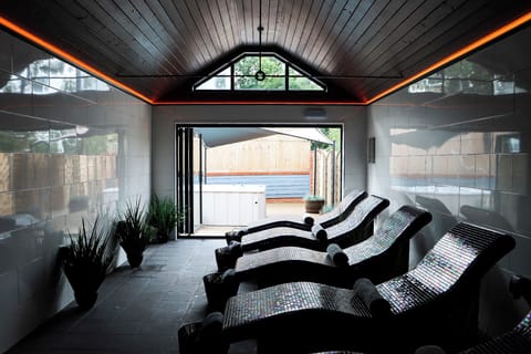 Couples treatment rooms, sauna, hot tub, steam room, body treatments