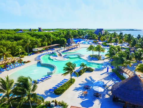 3 outdoor pools, pool umbrellas, sun loungers