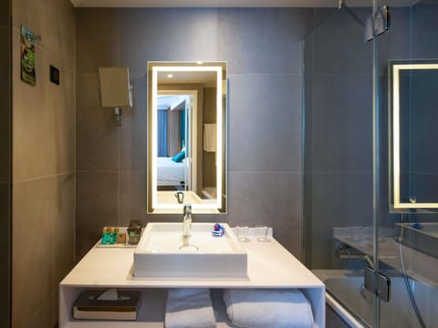 Suite, 1 Double Bed, Terrace | Premium bedding, free minibar items, in-room safe, desk