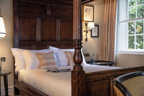 Deluxe Room | Egyptian cotton sheets, premium bedding, down comforters, pillowtop beds