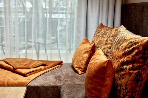 Junior Suite, 1 Bedroom, Balcony, Mountain View | Hypo-allergenic bedding, pillowtop beds, in-room safe