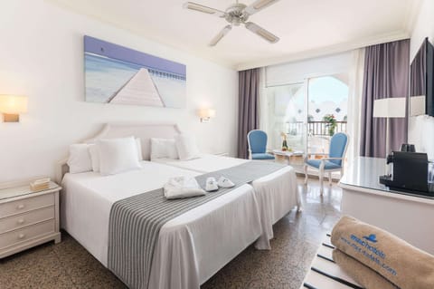 1 bedroom, desk, blackout drapes, free WiFi