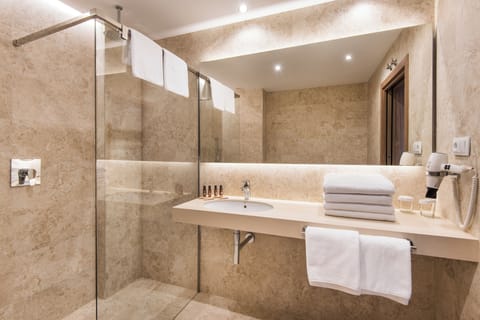 Quadruple Room, Terrace | Bathroom | Shower, rainfall showerhead, hair dryer, towels