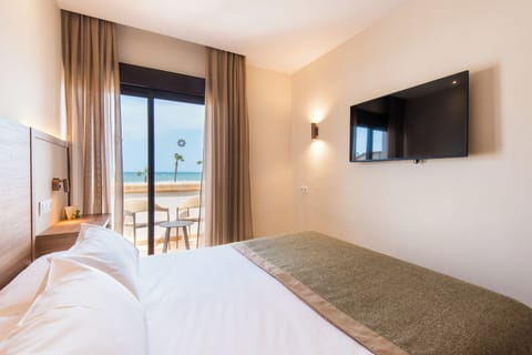 Single Room, Terrace, Sea View | In-room safe, individually decorated, desk, laptop workspace
