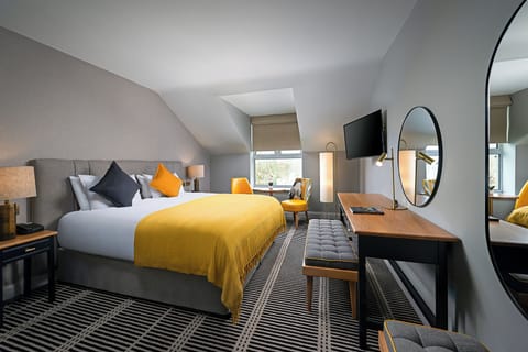 Deluxe Super King Room | Premium bedding, desk, laptop workspace, free WiFi