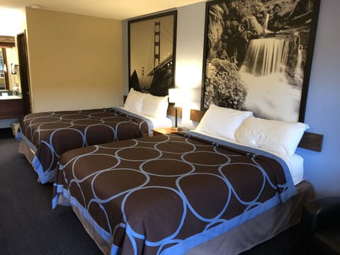 1 bedroom, premium bedding, desk, blackout drapes