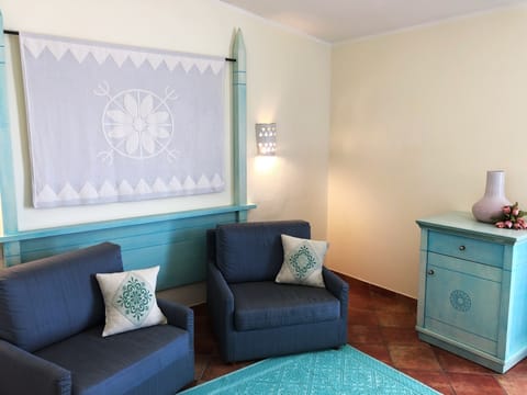 In-room safe, individually decorated, individually furnished, desk