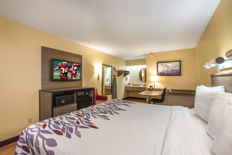 Superior Room, 1 King Bed (Smoke Free) | Premium bedding, desk, blackout drapes, iron/ironing board