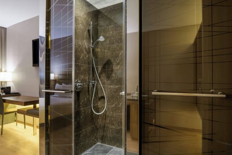 Combined shower/tub, designer toiletries, hair dryer, slippers