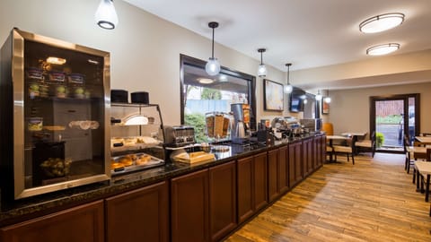 Free daily continental breakfast