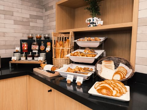 Free daily buffet breakfast